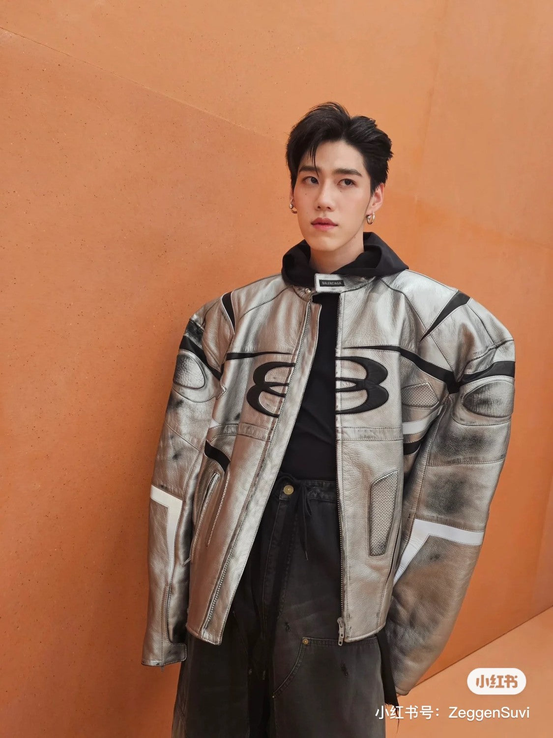 Balenciaga Men's Women's Autumn And Winter Cowhide Old Splicing Unity Sports Idol Silver Zipper Standing Collar Long Sleeve Loose Racer Jacket Ngvp #8579