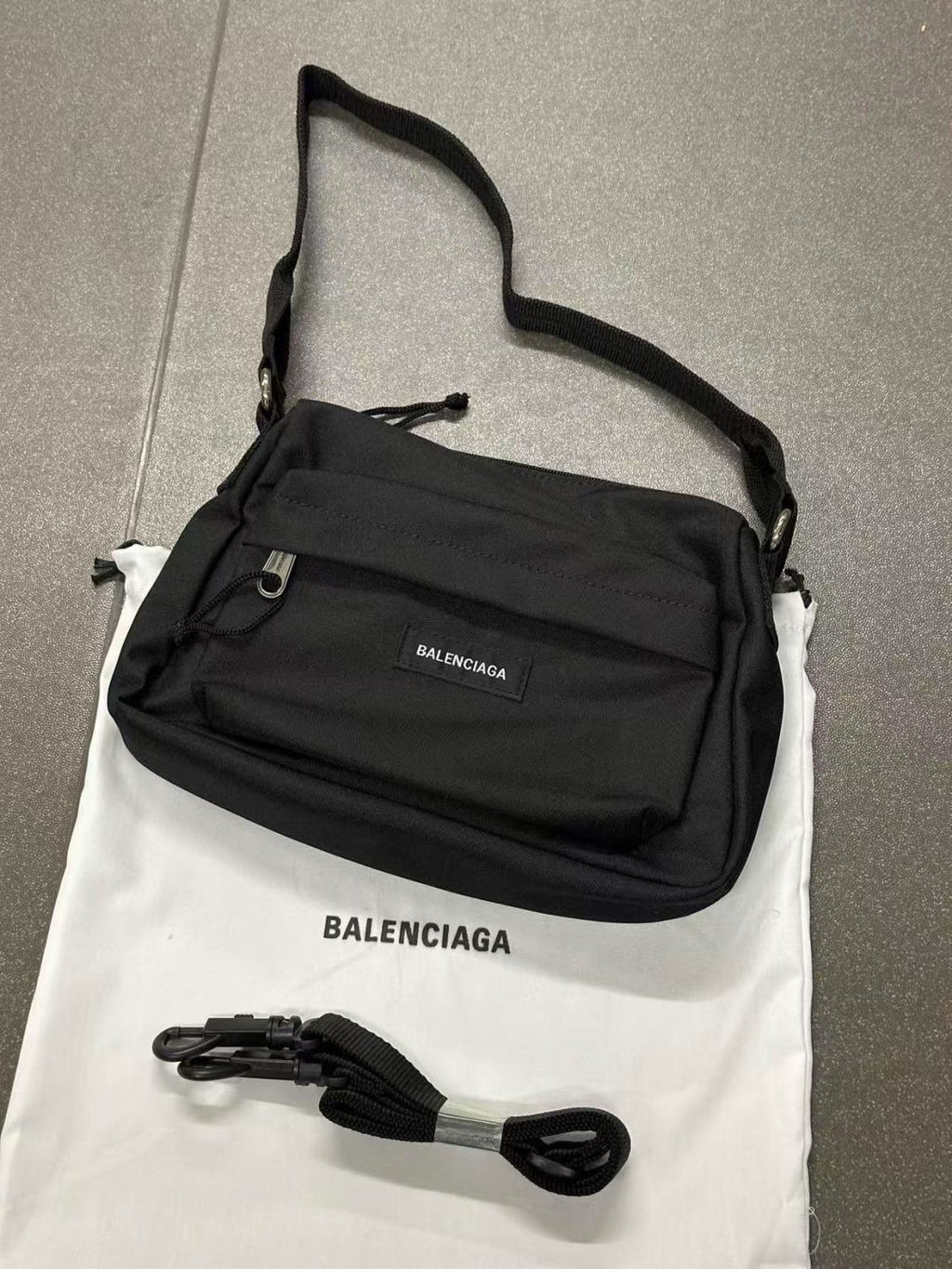 Balenciaga EXPLORER Medium Multi-Pocket Weekend Travel Bag Adjustable Shoulder Strap Stylish Casual Black Men's Bags #82446A