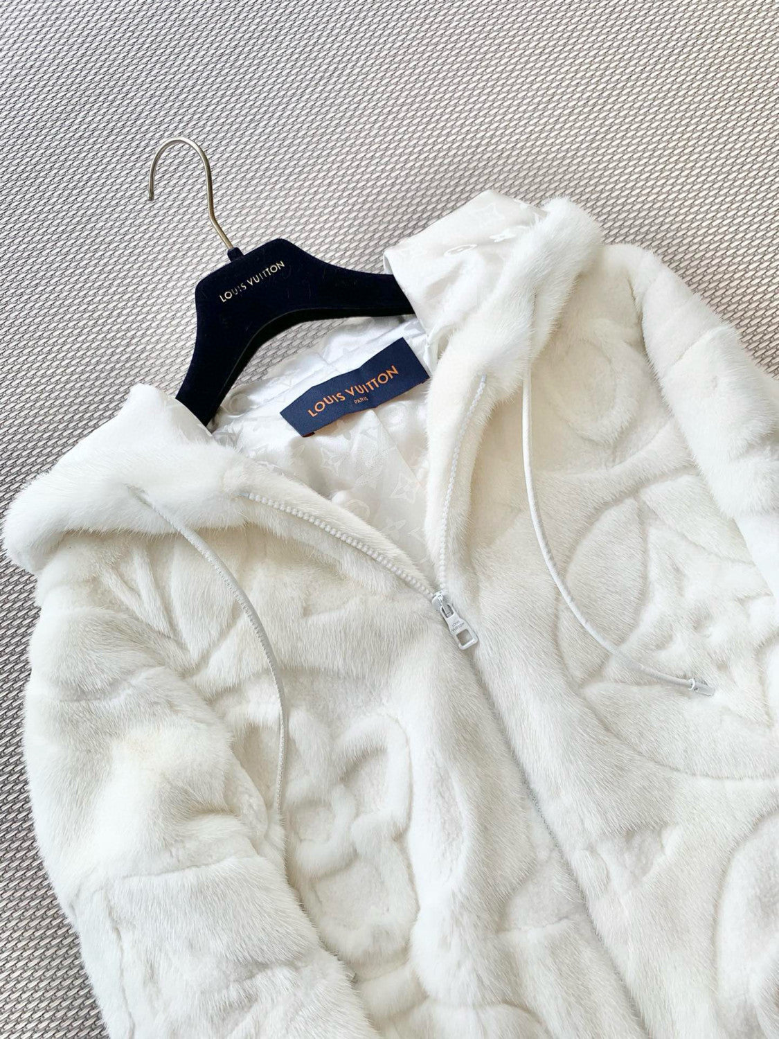 Louis Vuitton Men's And Women's Aged Shearling Embossed Craft Velvet Mink Pure White Zip Jacket #97838