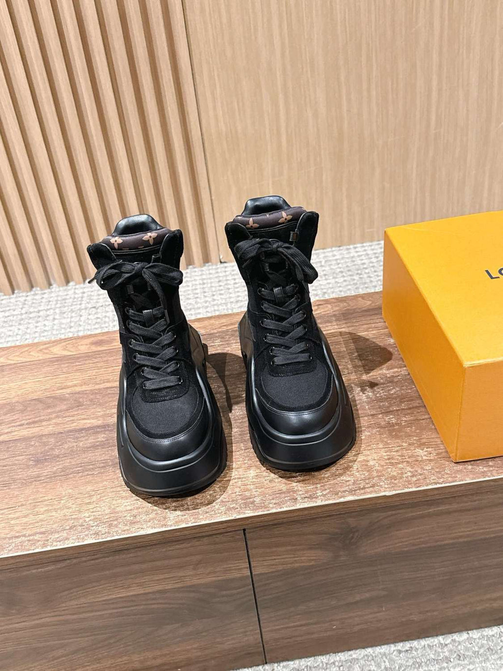Louis Vuitton Archlight Women's Leather Lace-Up Fashion Ankle Boots Fall/Winter Solid Color Round Toe Chunky Sole Chelsea Boots Casual Shoes with 6cm Heel Height #81734