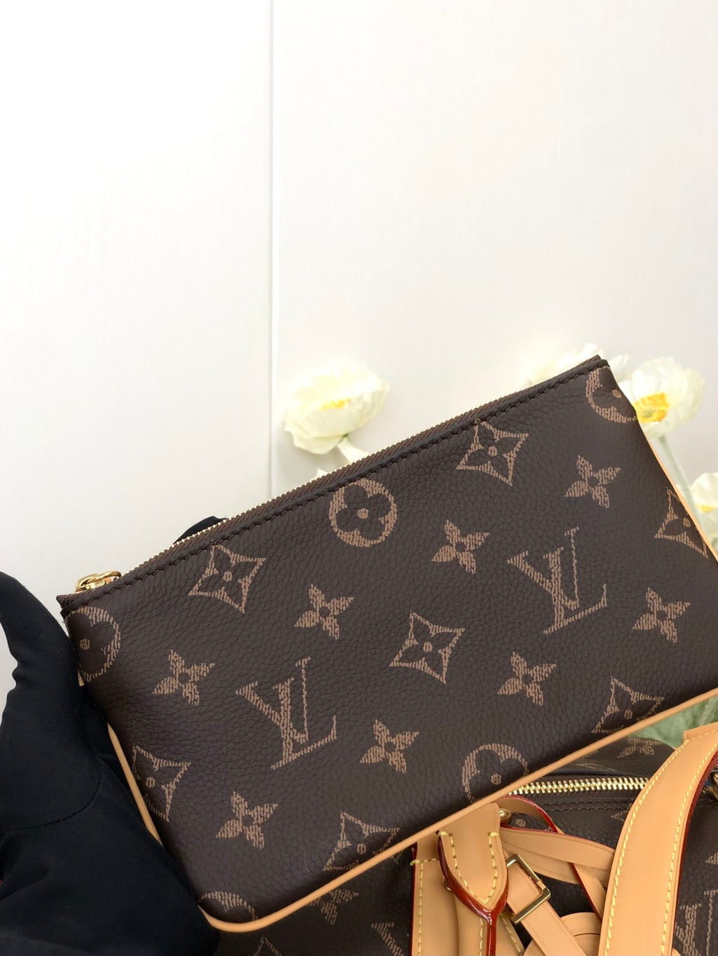 Louis Vuitton Women's Fashion Classic Caramel Coffee Brown Logo Zipper Closure Leather Shoulder Bag Handbags In Small Medium And Large Sizes Crossbody Bag Bags #78659