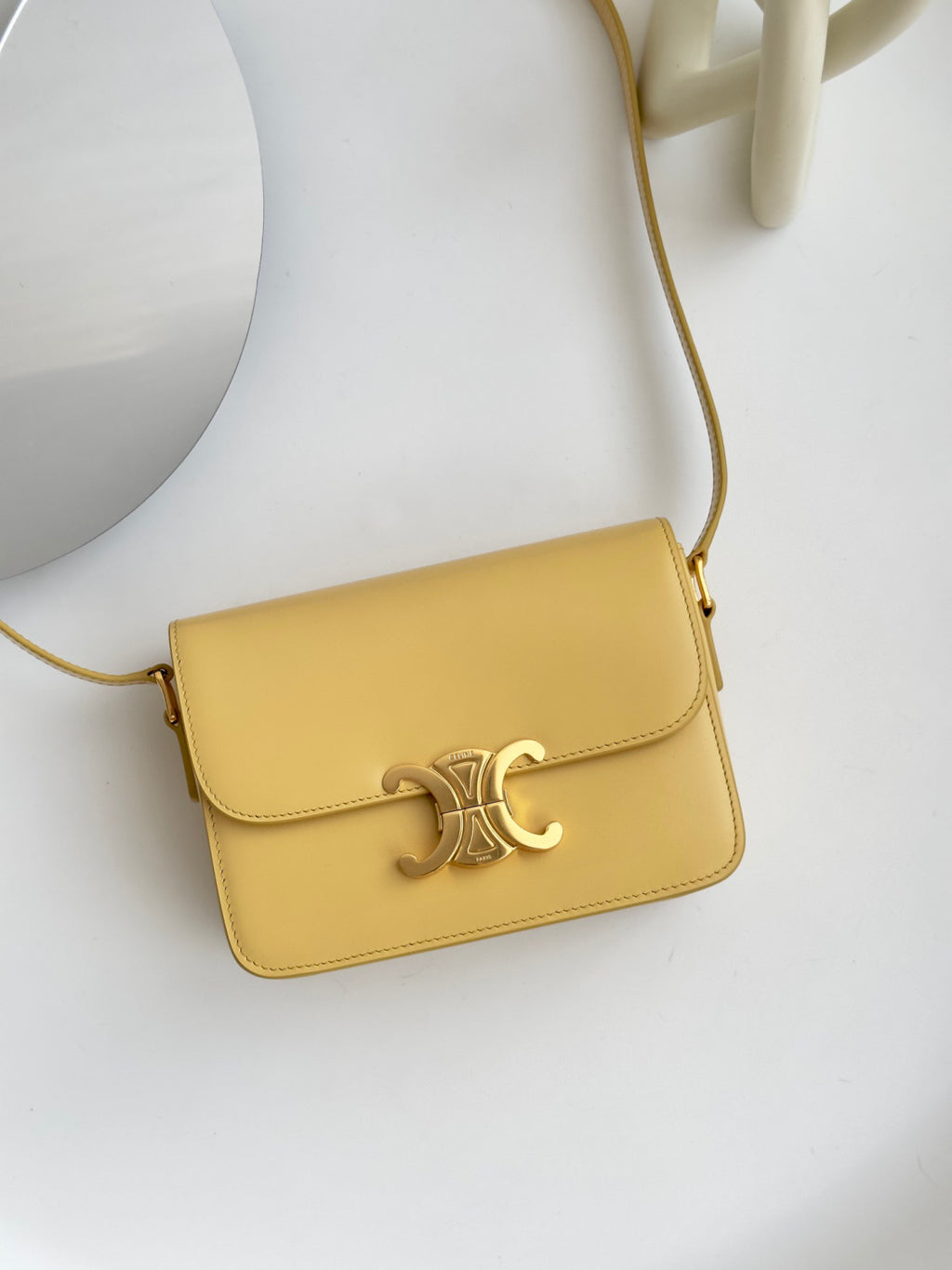 Celine Triomphe Medium Classic Premium Vintage-style Metallic Gold Logo Accent Leather Solid-colour Handbag Bag Lady Bags #196193