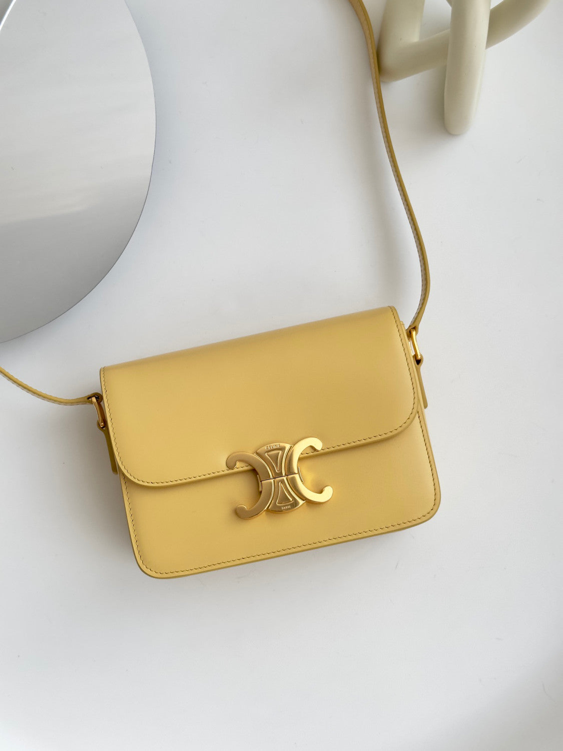 Celine Triomphe Medium Classic Premium Vintage-style Metallic Gold Logo Accent Leather Solid-colour Handbag Bag Lady Bags #196193
