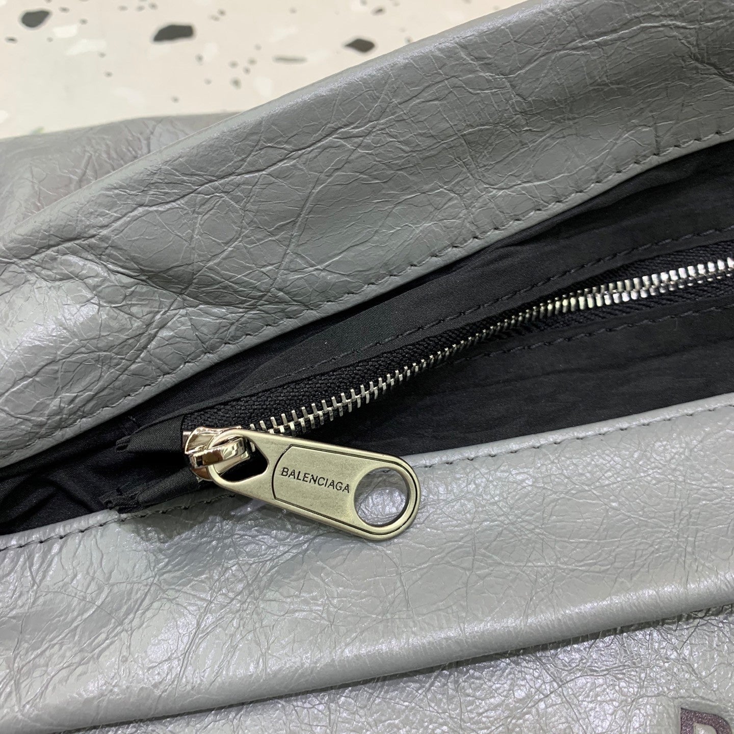 Balenciaga Women's Old Hardware Accessories Zipper Closure Sheep Leather Tote Bag Single Shoulder Crossbody Bags #75936