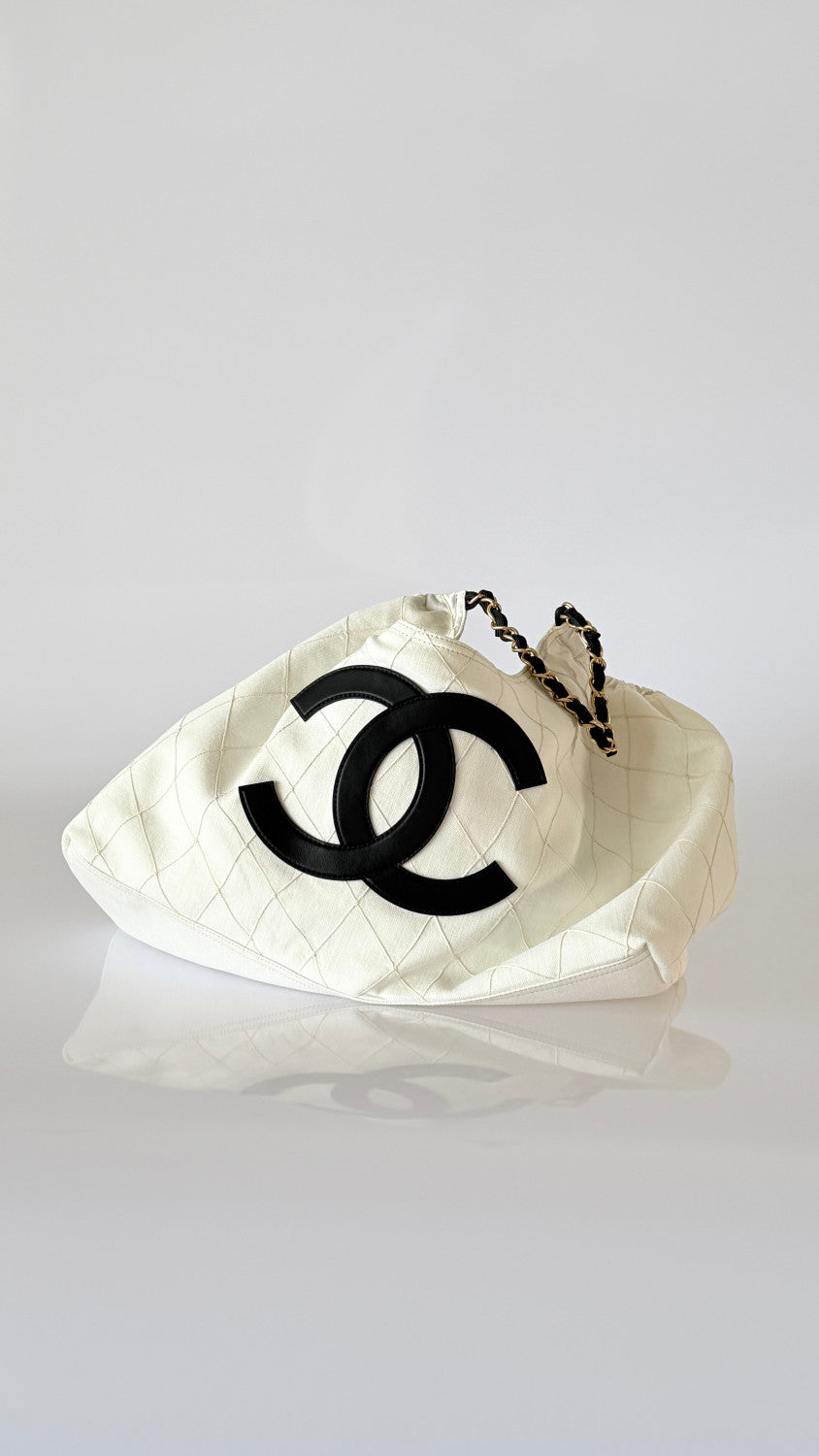 Chanel 26m Coco Beach Large Drawstring Beach Tote Bag In White With Black Double C Logo Stylish Elegant Chain-strap Bags Lady  Bags #197029