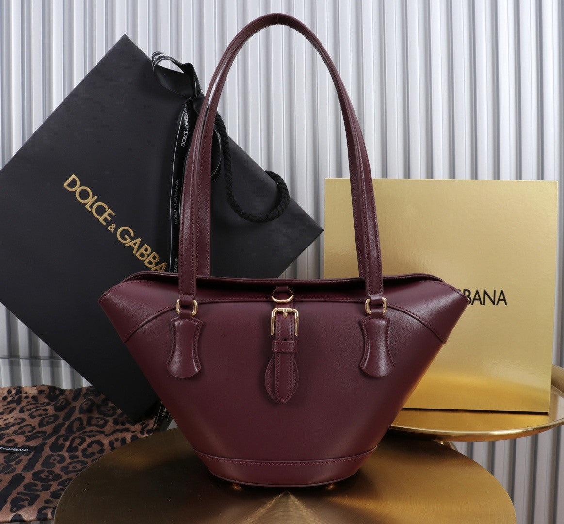 Dolce & Gabbana Capri New Rolled Bucket Bag Simple Yet Sophisticated Understated Yet Luxurious a Timeless Classic Bags BB7815AK274 #197031