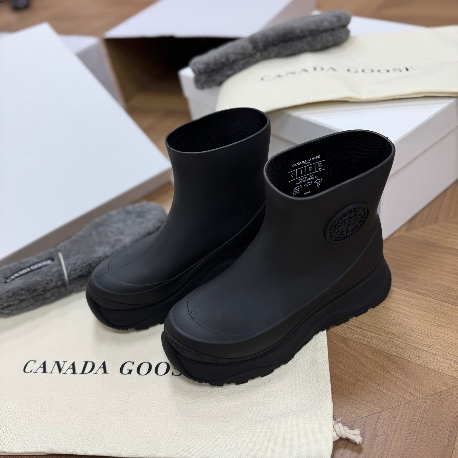Canada Goose Women's Waterproof Round Toe Printed Rain Boots #332834