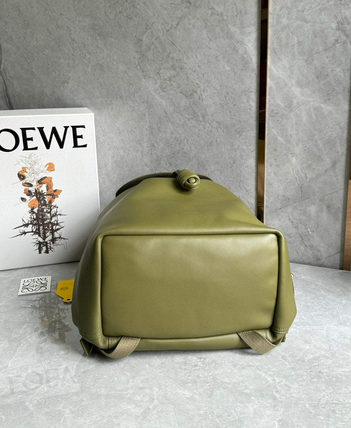 Loewe Flamenco Men's Solid Color Monogrammed Logo Drawstring Closure Solid Color Soft Cowhide Shoulder Bag Bag #75248