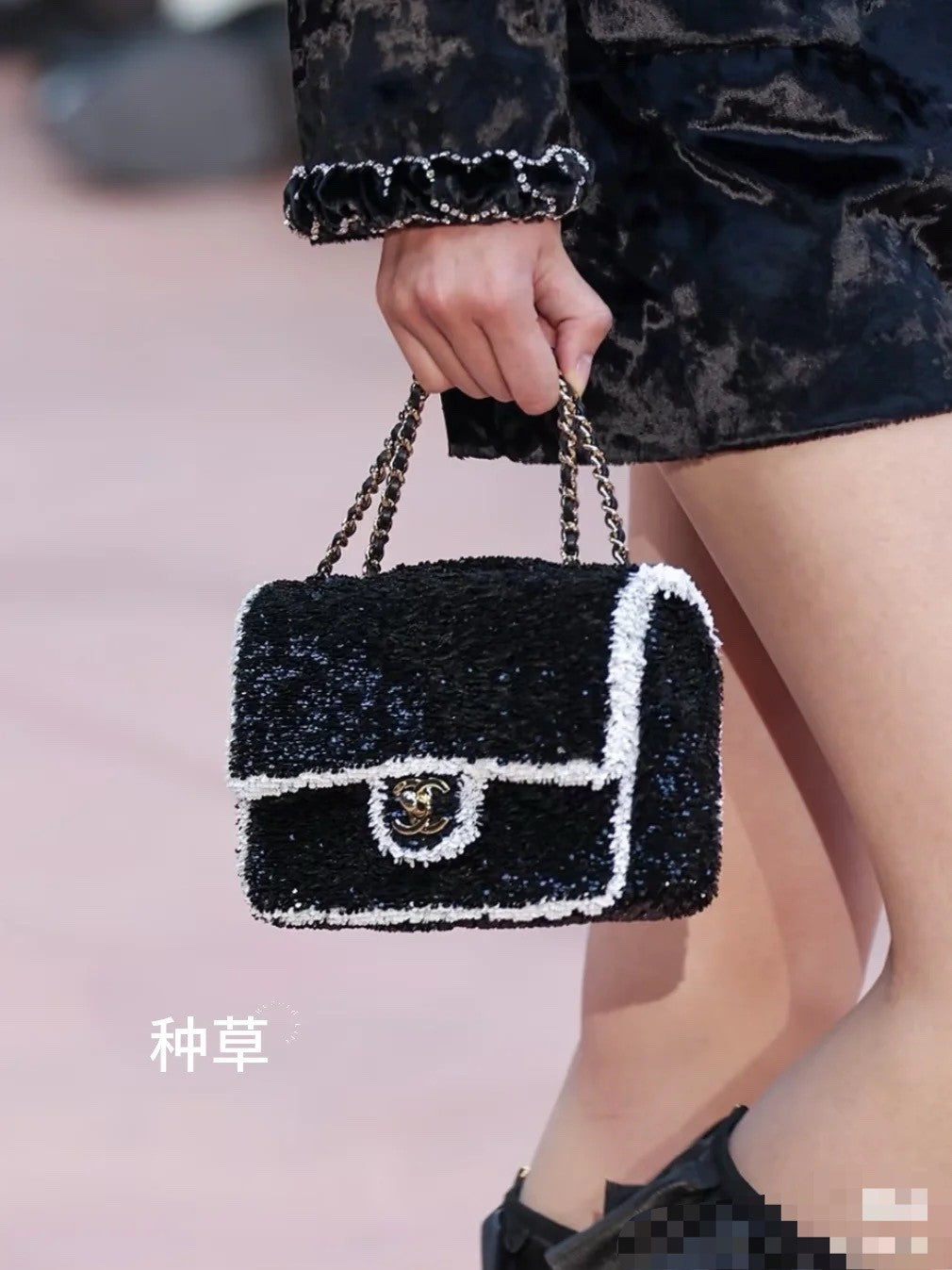 Chanel Autumn/winter Clutch Bag With Sequins And Gold Metal Accents Black And White Women's Crossbody Chain Bag Stylish Casual Elegant Bags  #82241A