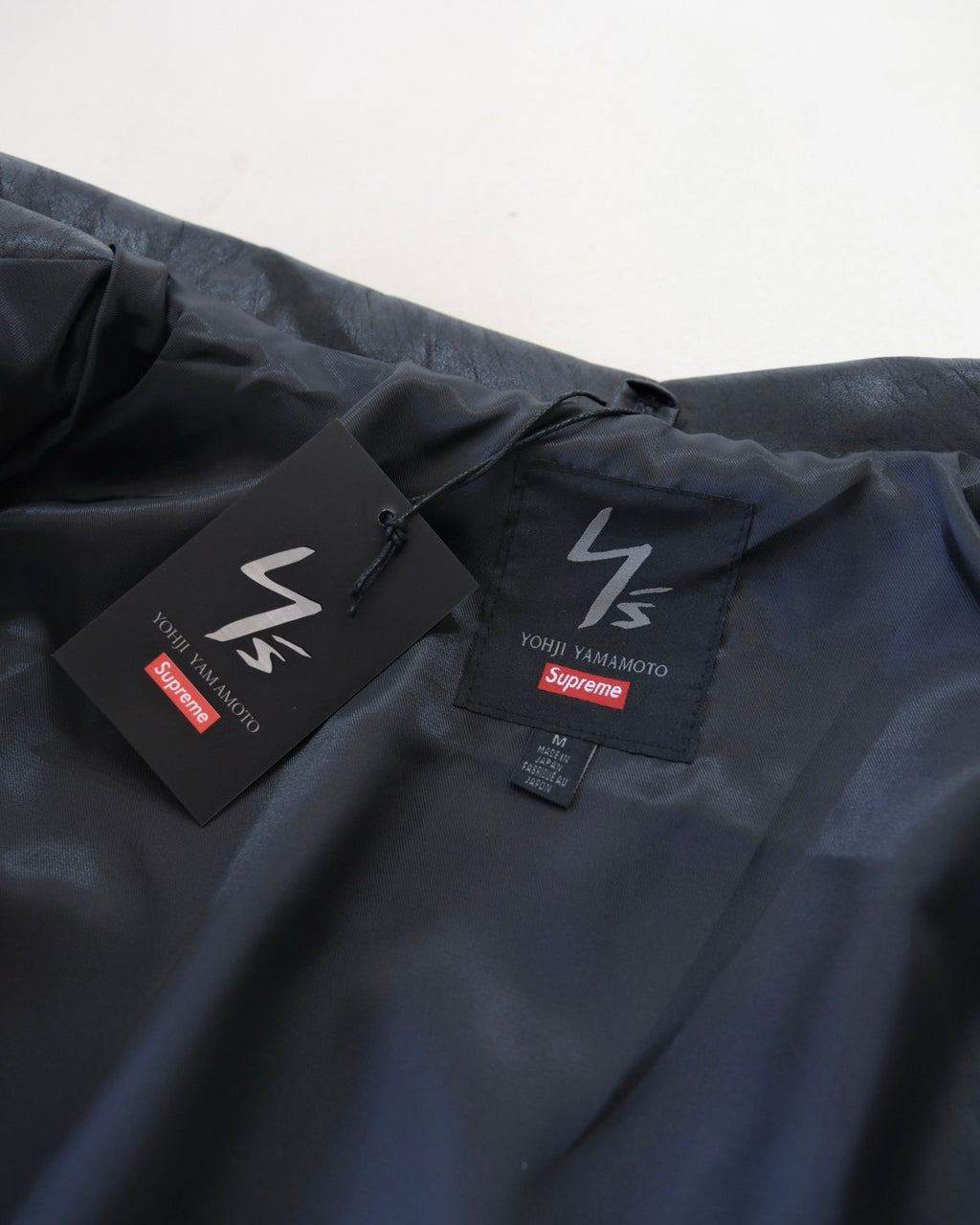 Supreme x Y's by Yohji Yamamoto Men's and Women's FW25 WEEK3 Leather Fitted Casual Jacket With Printed Sleeves And Zip Closure #332325