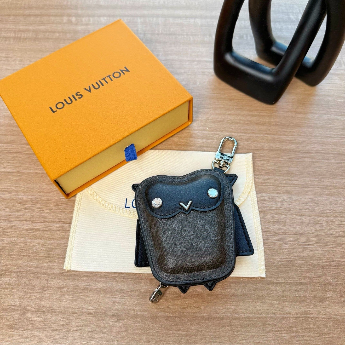 Louis Vuitton Lv Owl Headphones Bag Keychain Pendant Fashionable Exquisite Bag Pendant Monogram Mini Bag Accessory M03442 #195328