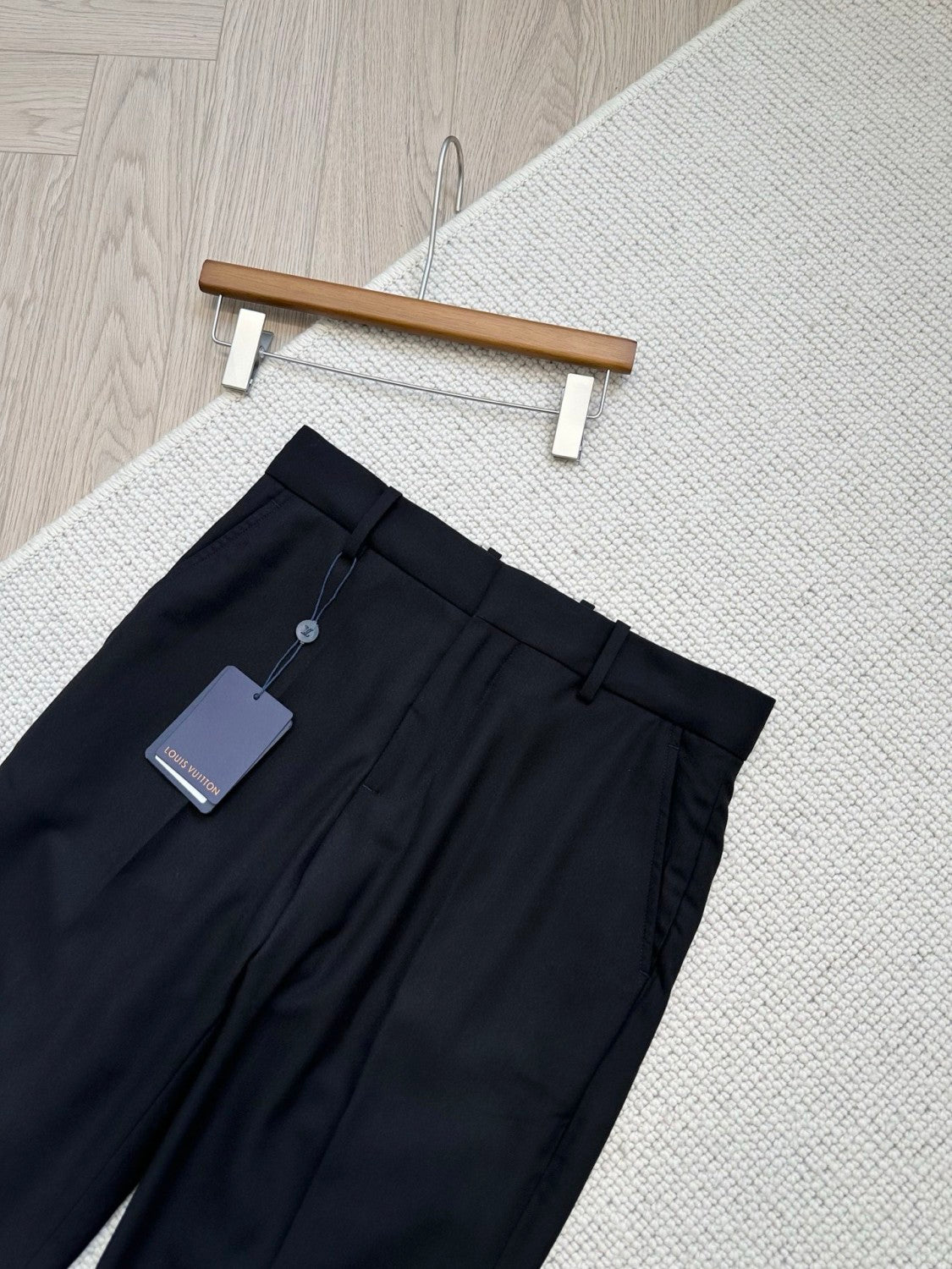 Louis Vuitton SS25 Men's Spring and Summer Solid Color Sheep Wool Straight Casual Pants #332664