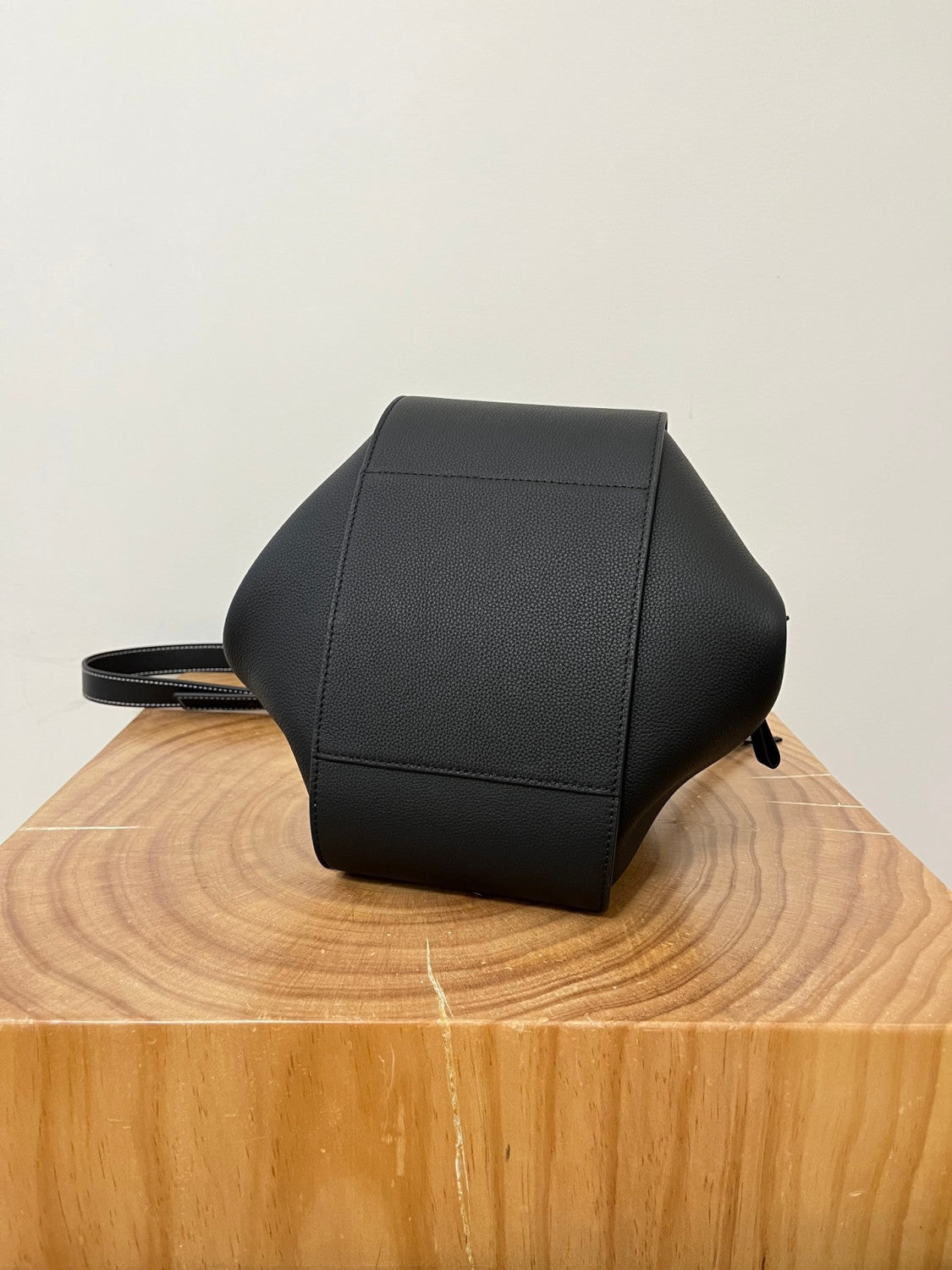 Loewe Small Hammock bag in classic calfskin Black#335867