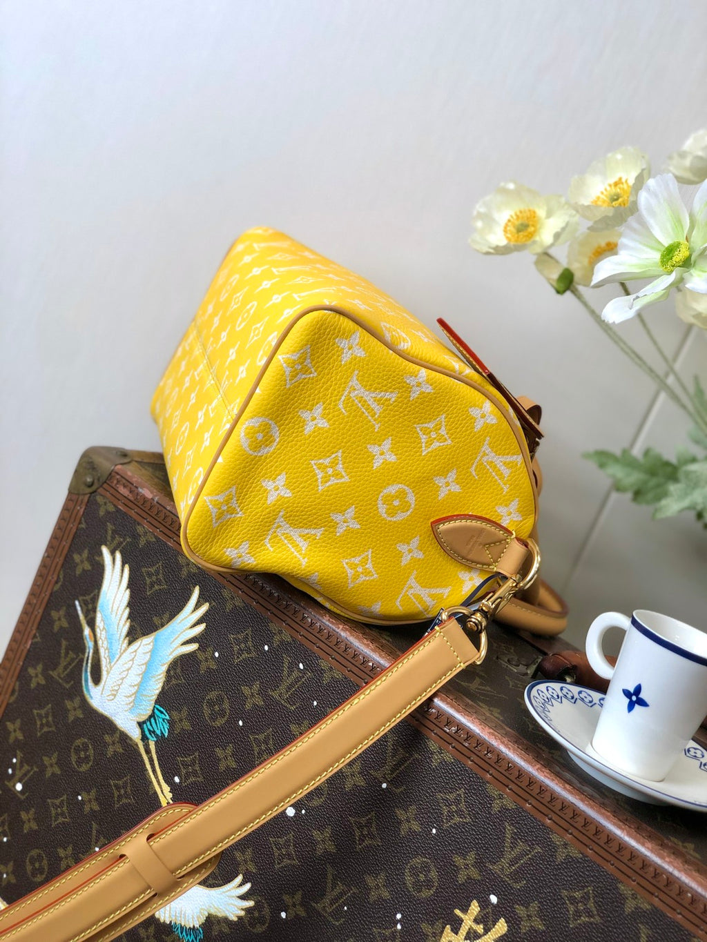 Louis Vuitton Women's Fashion Classic Yellow Logo Zipper Closure Leather Shoulder Bag Handbags In Small Medium And Large Sizes Crossbody Bag Bags #78662