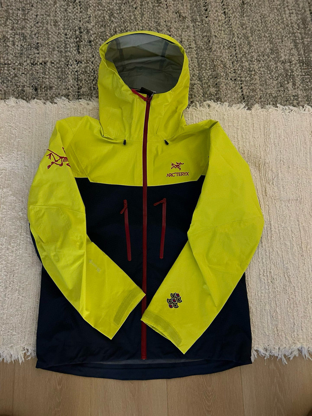 Arcteryx Men's Spring and Autumn ALPHA SV GORE-TEX Year of the Dragon Series Patchwork Outdoor Hooded Waterproof Windproof Jacket #98372