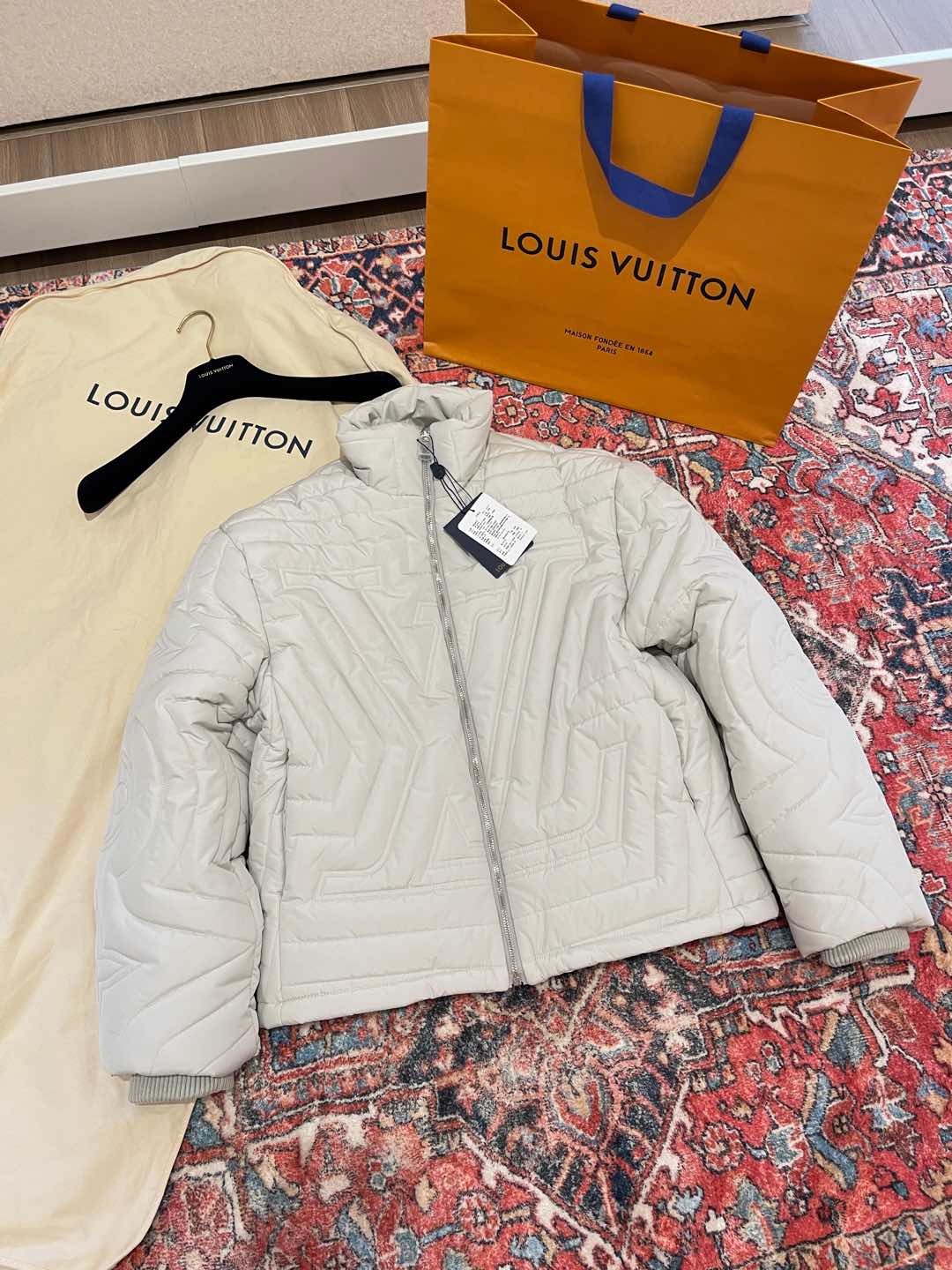 Louis Vuitton Men's Autumn and Winter Solid Color Standing Collar Quilted Drawstring Letter Embroidered Zipper Long Sleeve Jacket #74796