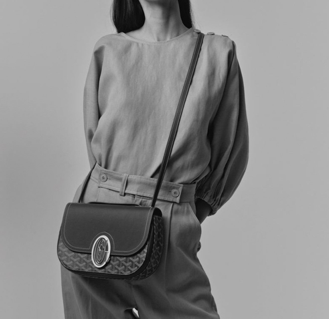 Goyard 233 Classic Edition Fashionable Modern Canvas And Calfskin Crossbody Bag With Metal Logo Buckle Bag Bags #196800