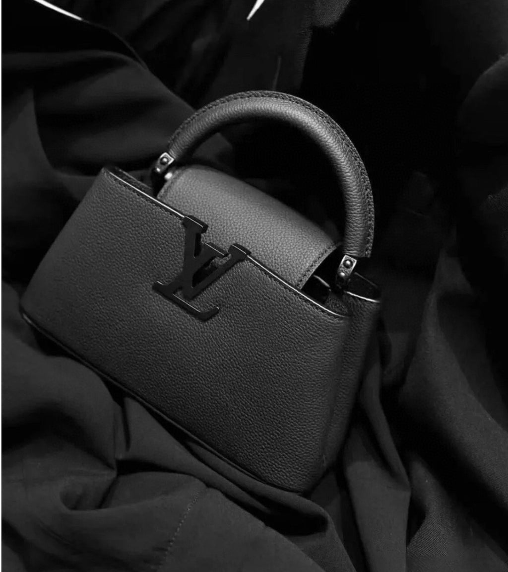 Louis Vuitton CAPUCINES EAST-WEST Women's Fashion Classic Solid Color Grain Leather Logo Handbag Shoulder Bag Bags M23955 #78951