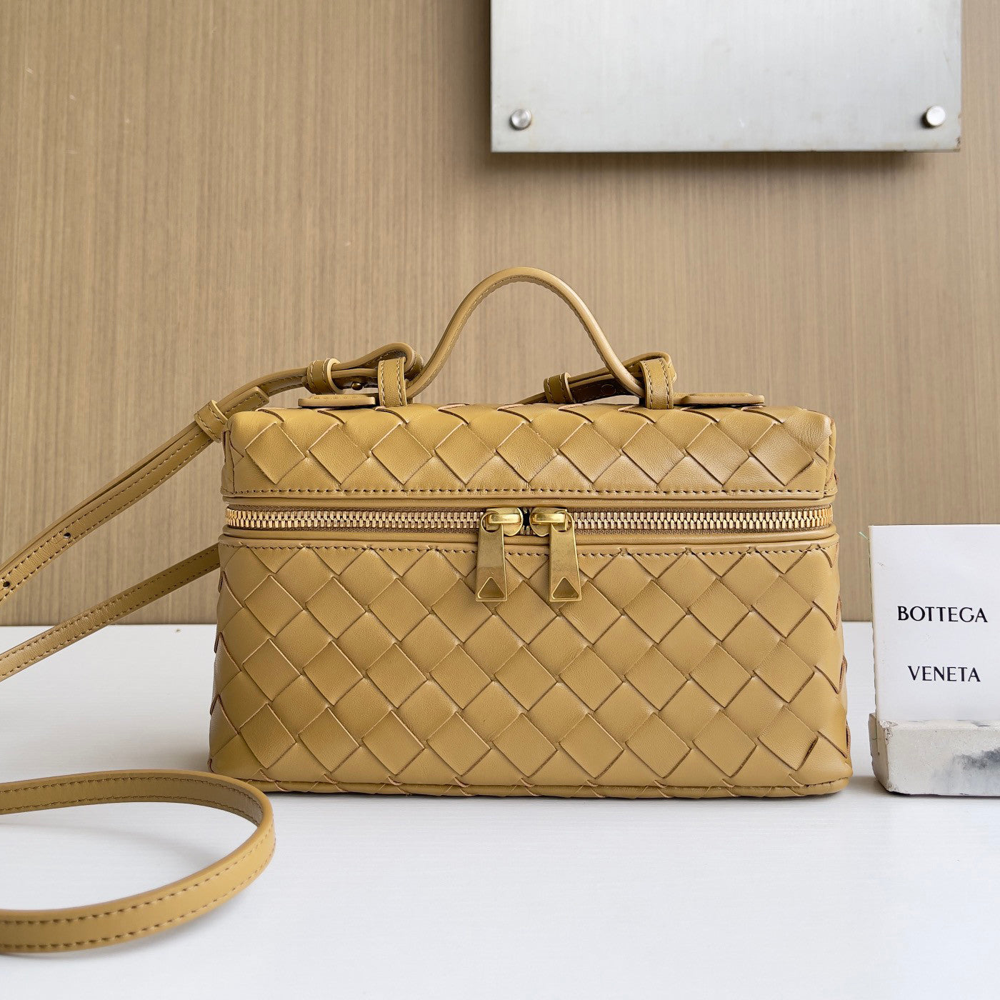 Bottega Veneta Bang Bang Women's Gold Accessories Zipper Closure Solid Color Calfskin Shoulder Crossbody Handbag Bag Bags #76533
