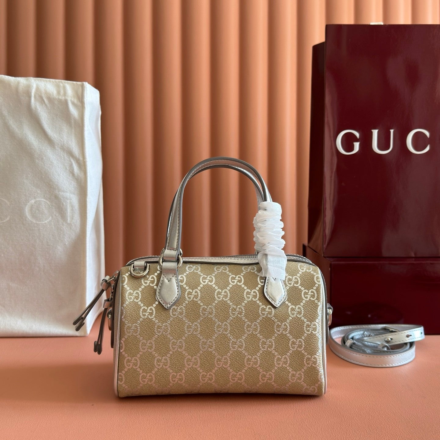 Gucci GG Emblem Series Small Boston Bag 26 New Fashionable Glove Bag Crossbody Bag 848889FAFEL #194417