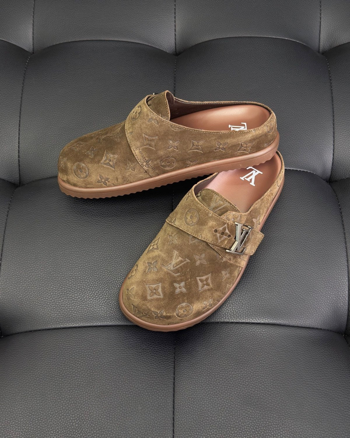 Louis Vuitton LV Easy Mule Men's And Women's Summer Solid Color Letter Print Suede Leather Birkenstock Shoes #77925