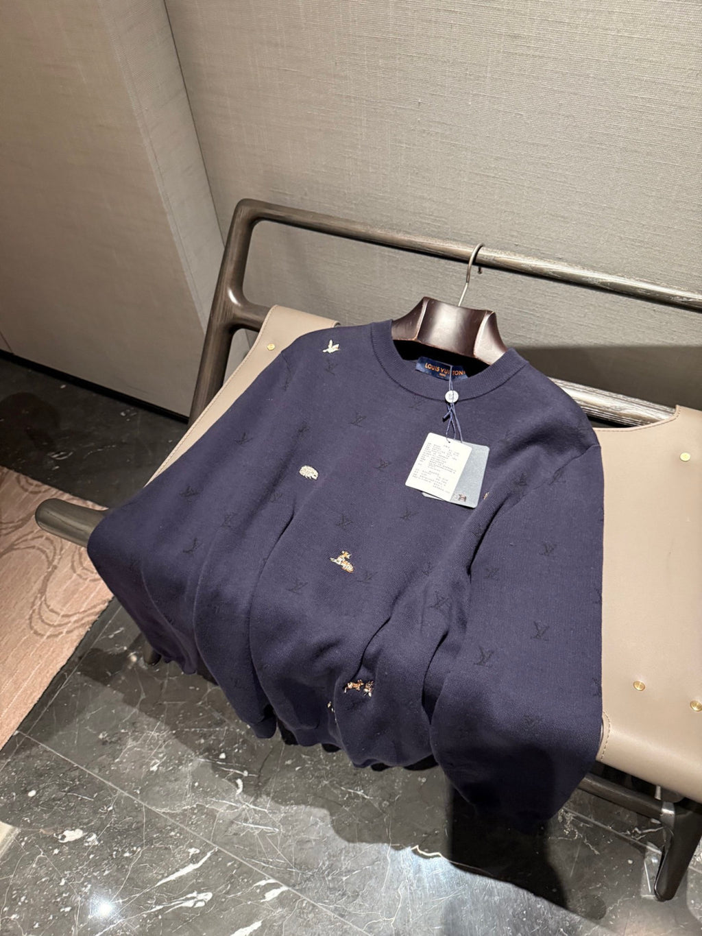 Louis Vuitton LV Blason Long-Sleeved Crewneck #335724