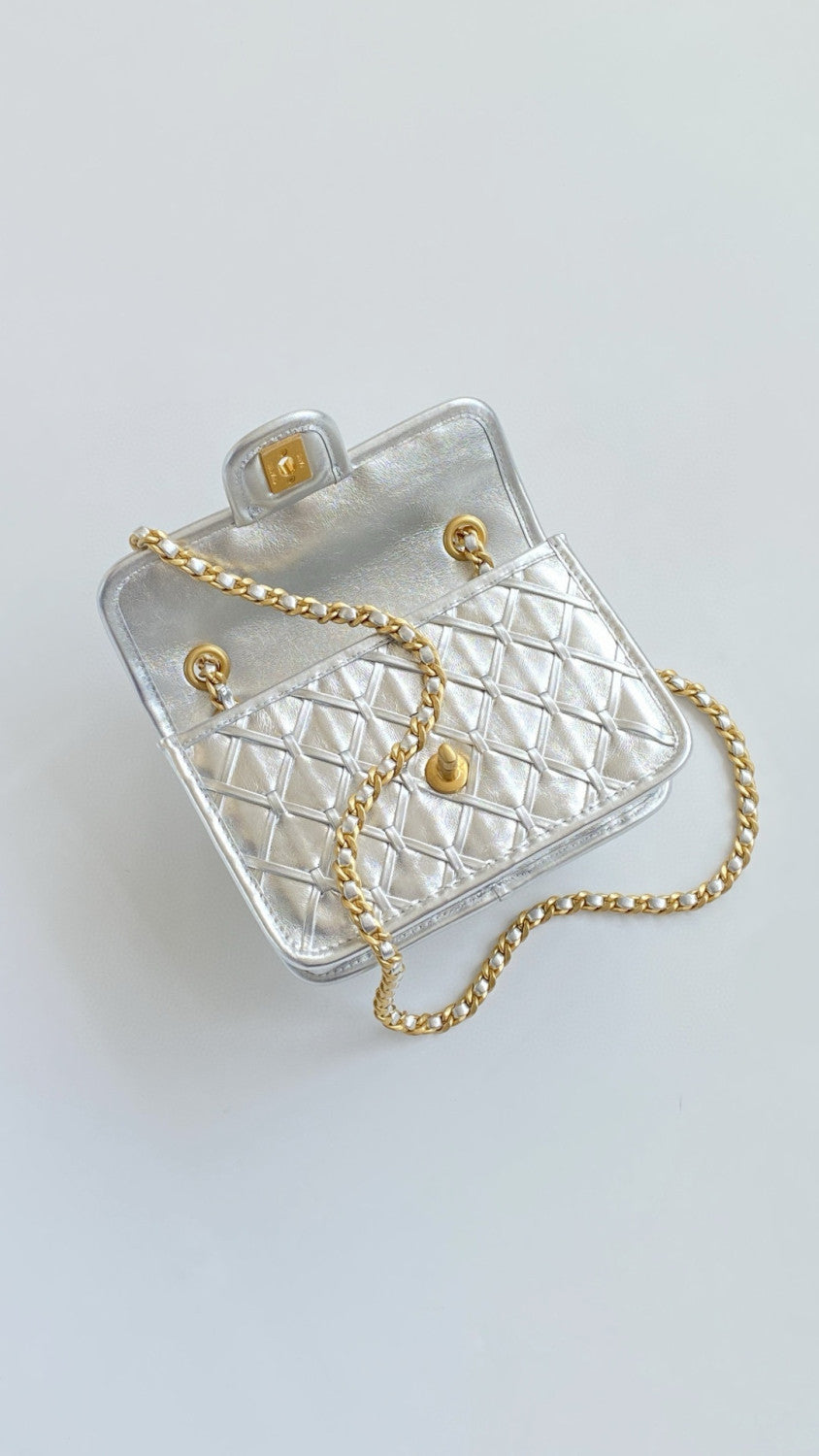 Chanel Women's Silver Lattice Chain Metallic Mirror Calfskin Shoulder Crossbody Bag Bags Metallic-colored Leather Tends To Fade Easily #76372