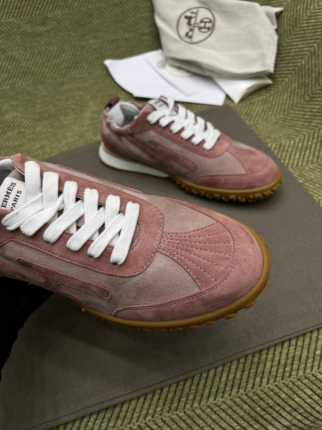 Hermes Women's Four Seasons Low Round Toe Lace Up Casual Shoes Solid Color Leather Jet Sneakers #81318