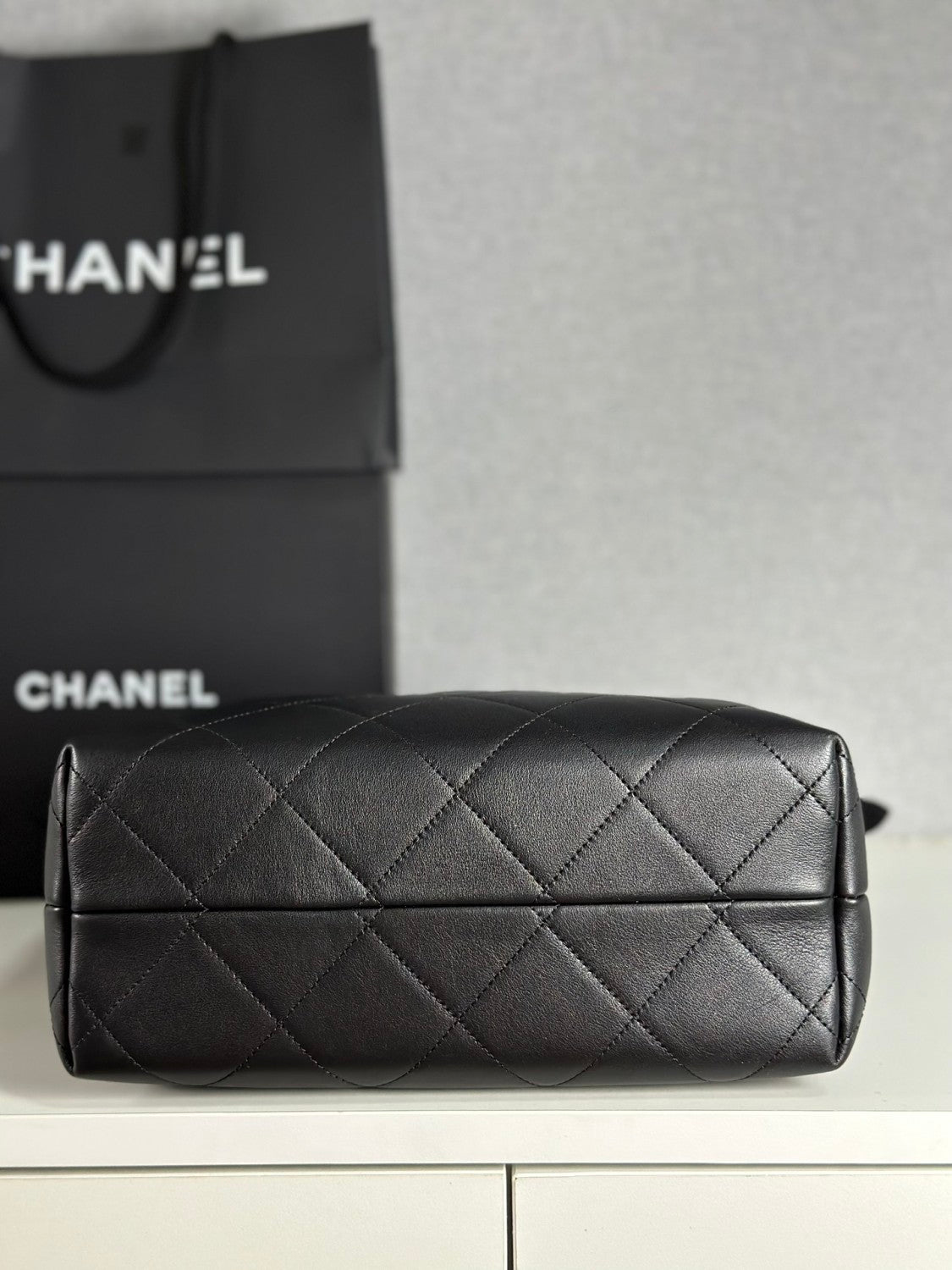Chanel 25a Hobo Full-leather Black & Gold Vertical Tote Bag Stylish Luxury Shimmering Shoulder Bag Handheld Large Capacity Bags  #82166A