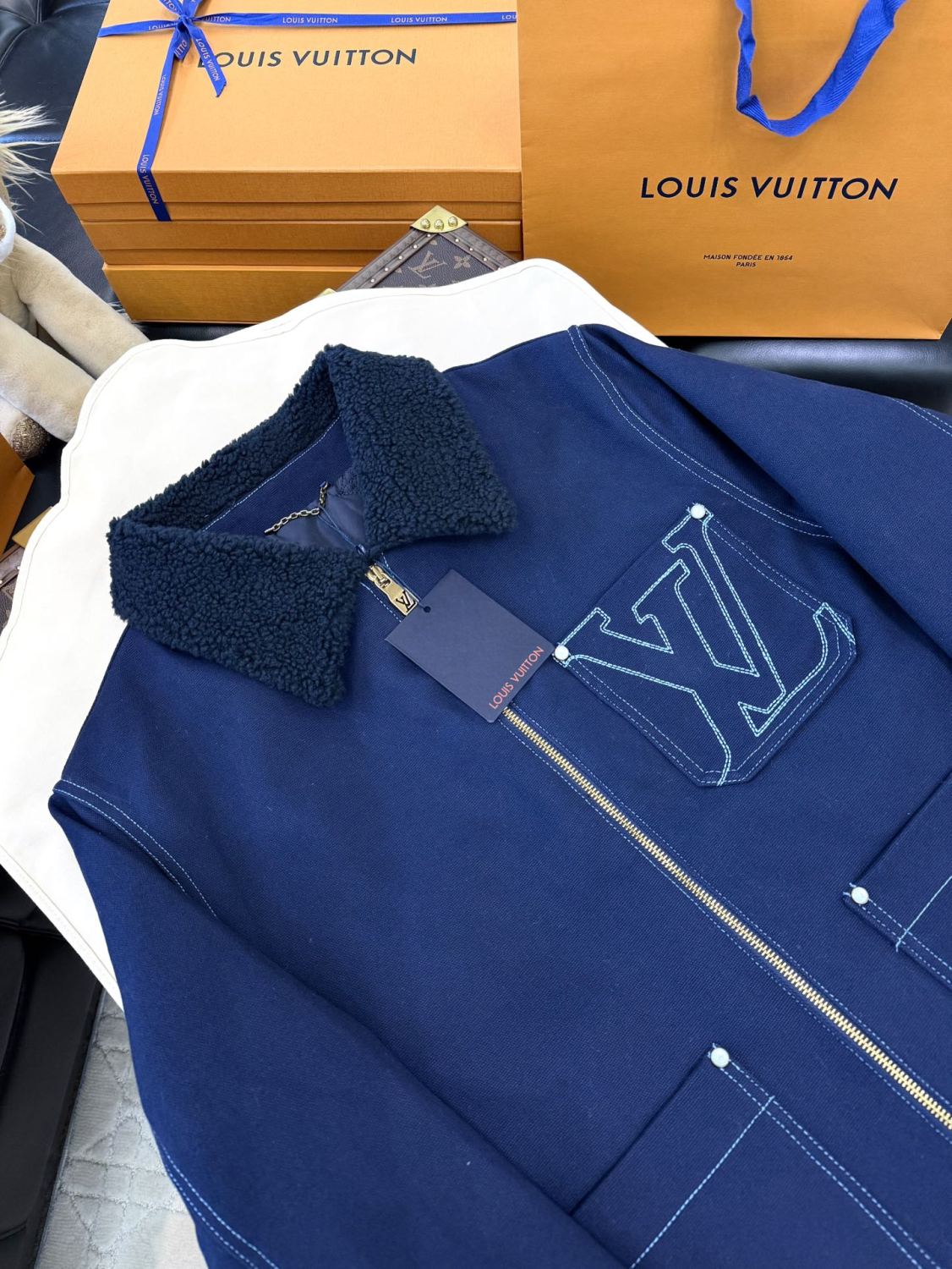 Louis Vuitton Men's Autumn and Winter Solid Color Lamb's wool Embroidered Logo Printed Zipper Closure Splicing Lapel Long Sleeve Jacket #74693