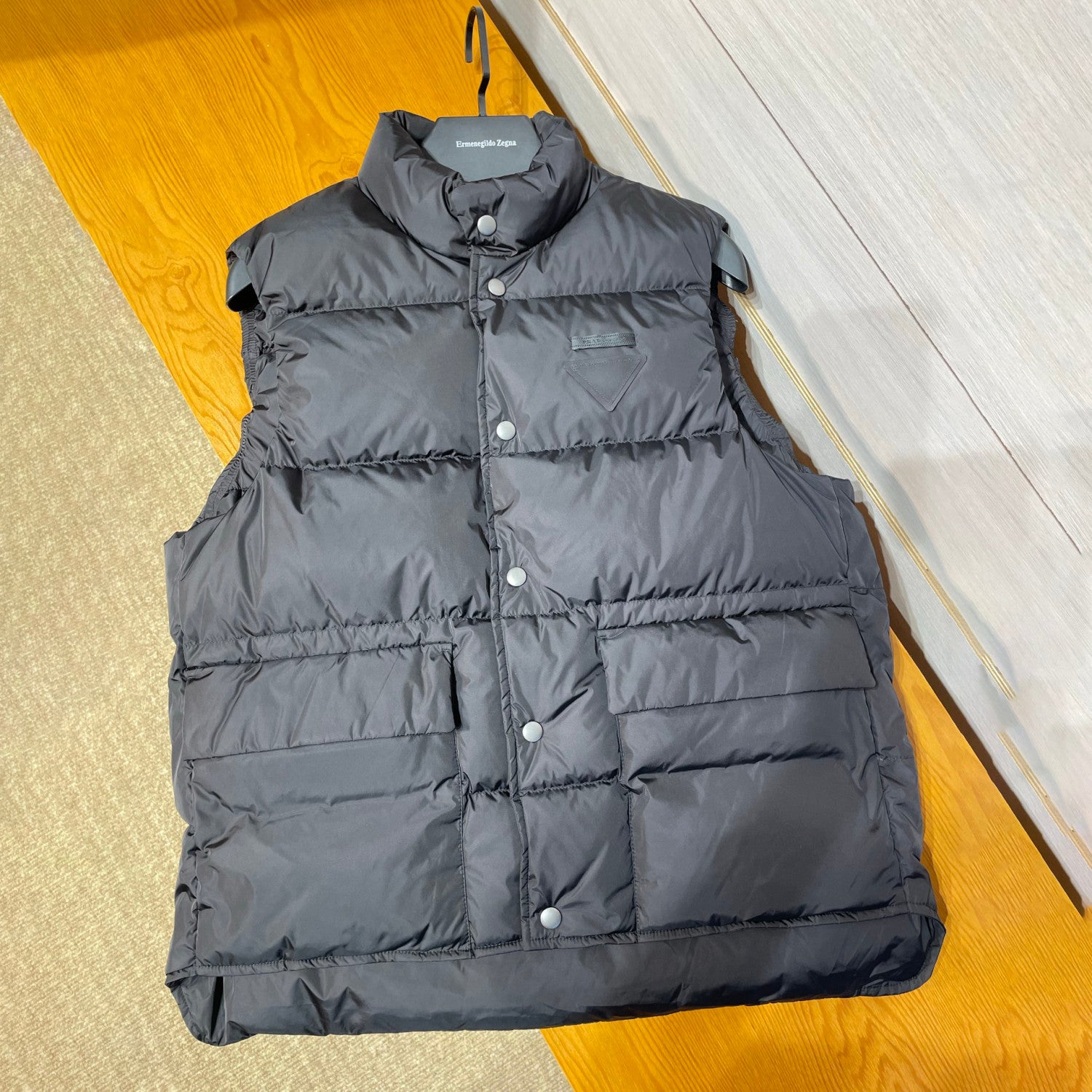 Prada Men's Fall/Winter Fashion Casual High Neck Single Button Solid Color Logo Triangle Patch Decorated Vest #79331