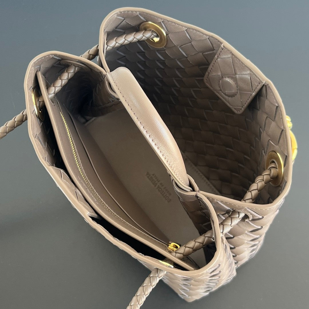 Bottega Veneta Women's Andiamo Collection Handbag Woven Magnetic Clasp Closure Leather Shoulder Crossbody Bag Bags #76212