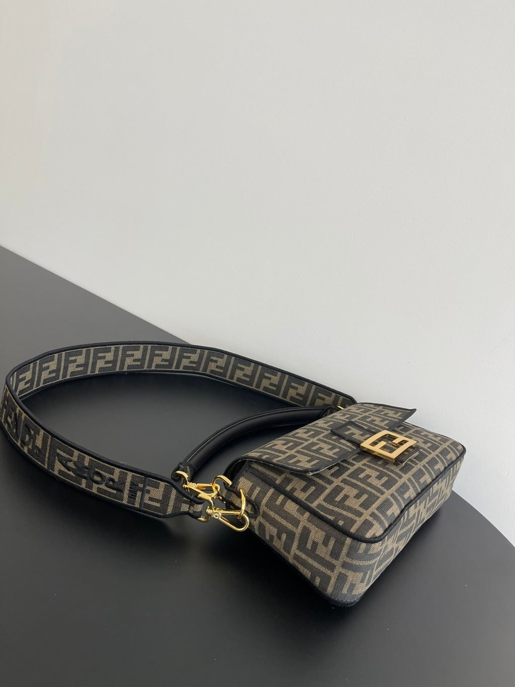 Fendi Baguette Fabric Handbags #381873