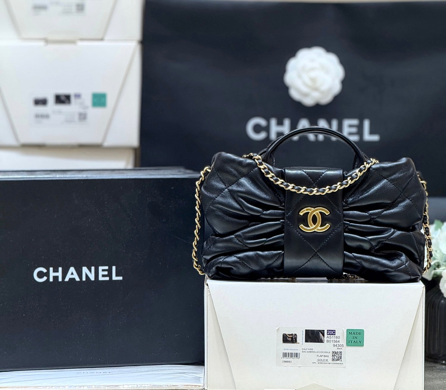 Chanel 25k Runway Bow Bag Bow Shaped Stylish And Unique Available In Medium And Small Sizes Bag Bags #197476