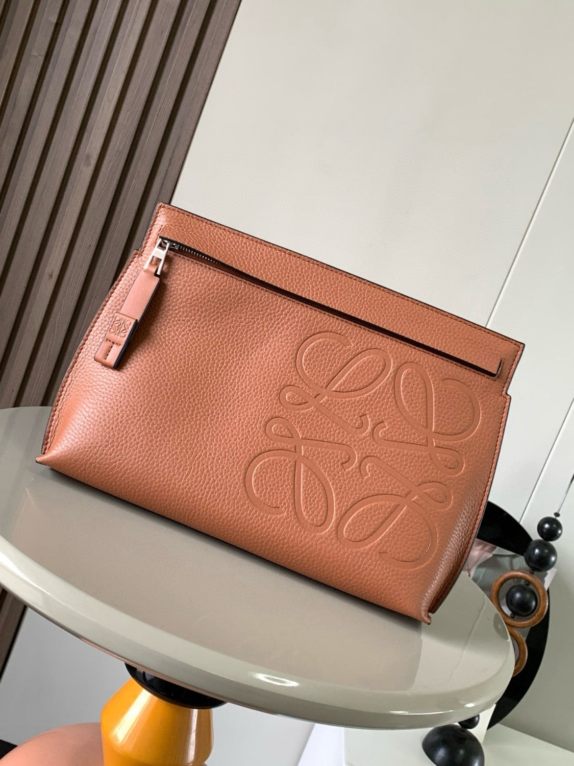 Loewe Grain Leather T Pouch Fashion Embossed Clutch Men's Understated Fashion Trendy Zipper Clutch Bags Bag #194730