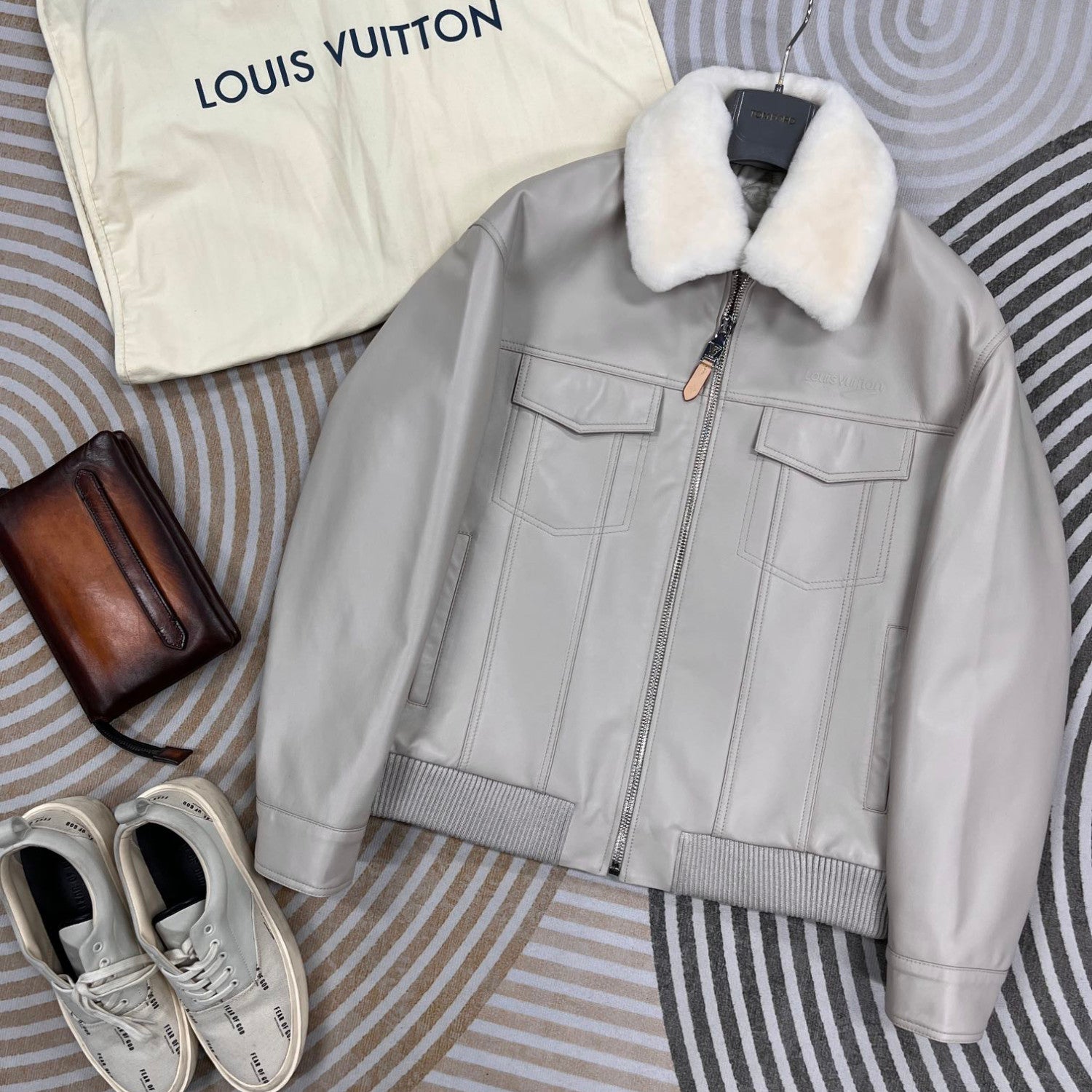 Louis Vuitton Men's Autumn and Winter Solid Color Fur Collar Sheepskin Zipper Long Sleeve Jacket #74719