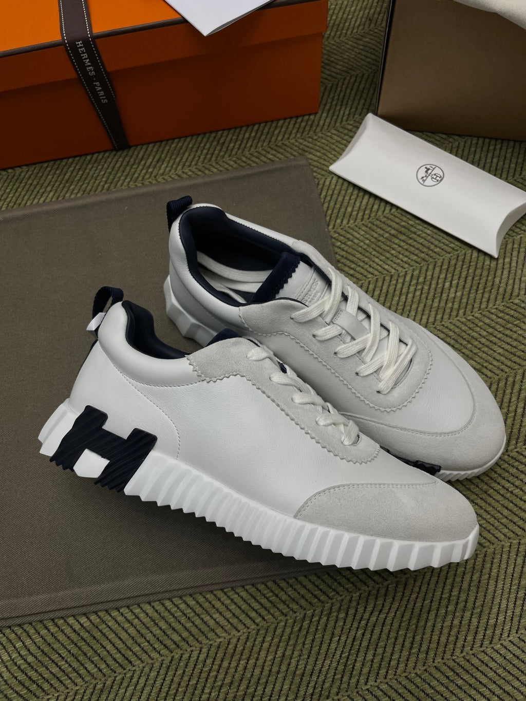 Hermes Bouncing Sneakers Men's Solid Color Leather and Suede Mesh Low-Top Lace-Up Shoes #81413