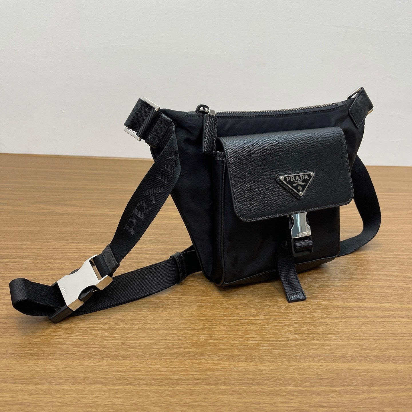 Prada Nfc Chip-equipped Waterproof Canvas Men's Crossbody Chest Bag Stylish Sophisticated Workwear-style Black Buckle Bags #195651