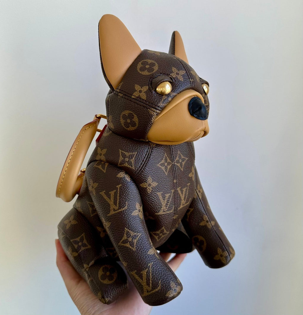 Louis Vuitton 25ss Pooch Bag French Bulldog-shaped design with zip closure Monogram coated canvas shoulderhandbag brown perfect for everyday casual wear #194816