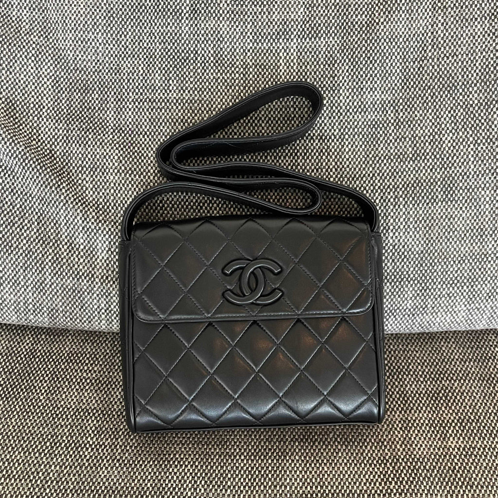 Chanel Women's Men's Vintage Black Knight Square Box Crossbody Bag With Flap Cover - Elegant And Sophisticated Handbag #81871A