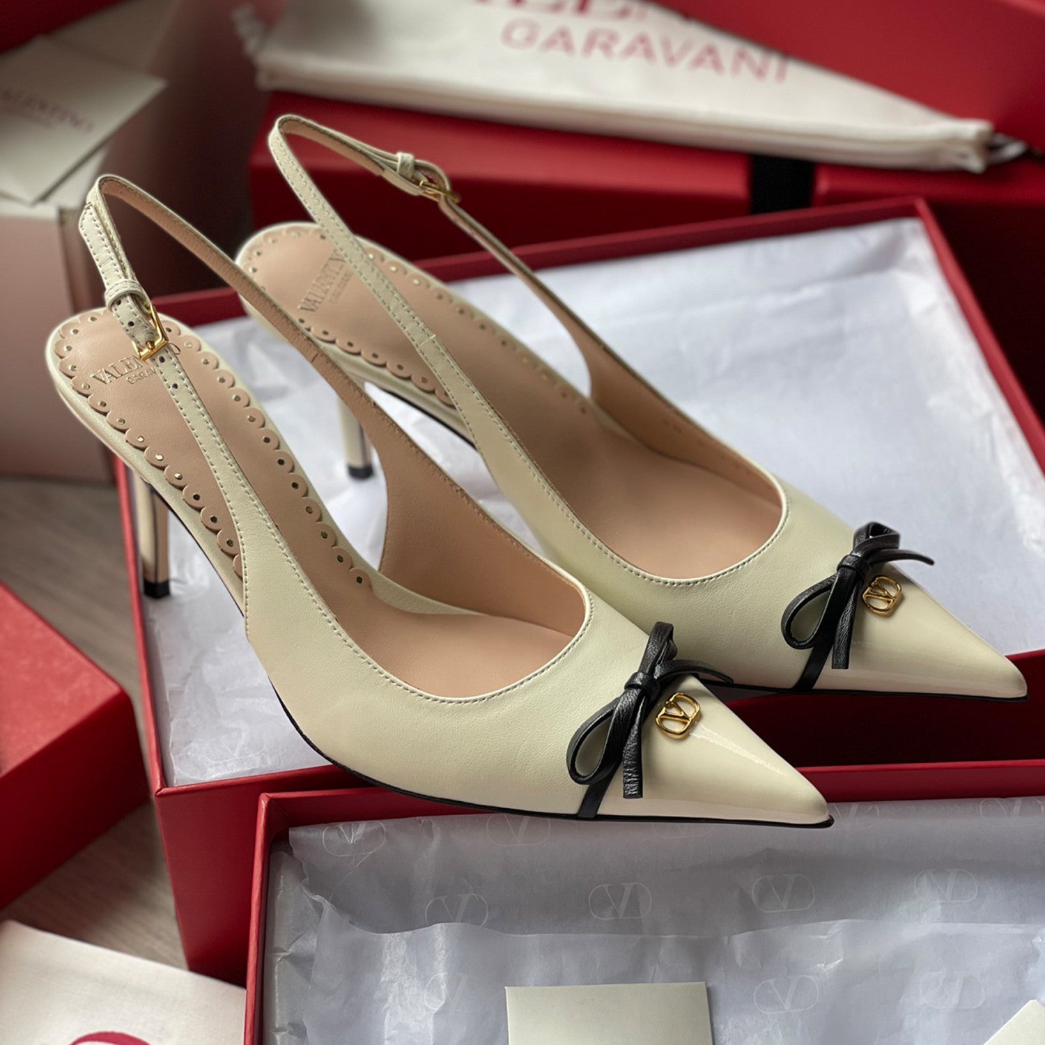 Valentino Bepointy Slingback Pump In Patent Leather And Kidskin Bow V-mark Shoes Fashionable Elegant Exquisite Luxurious Small High Heels 4cm 8cm Ngvp #2246