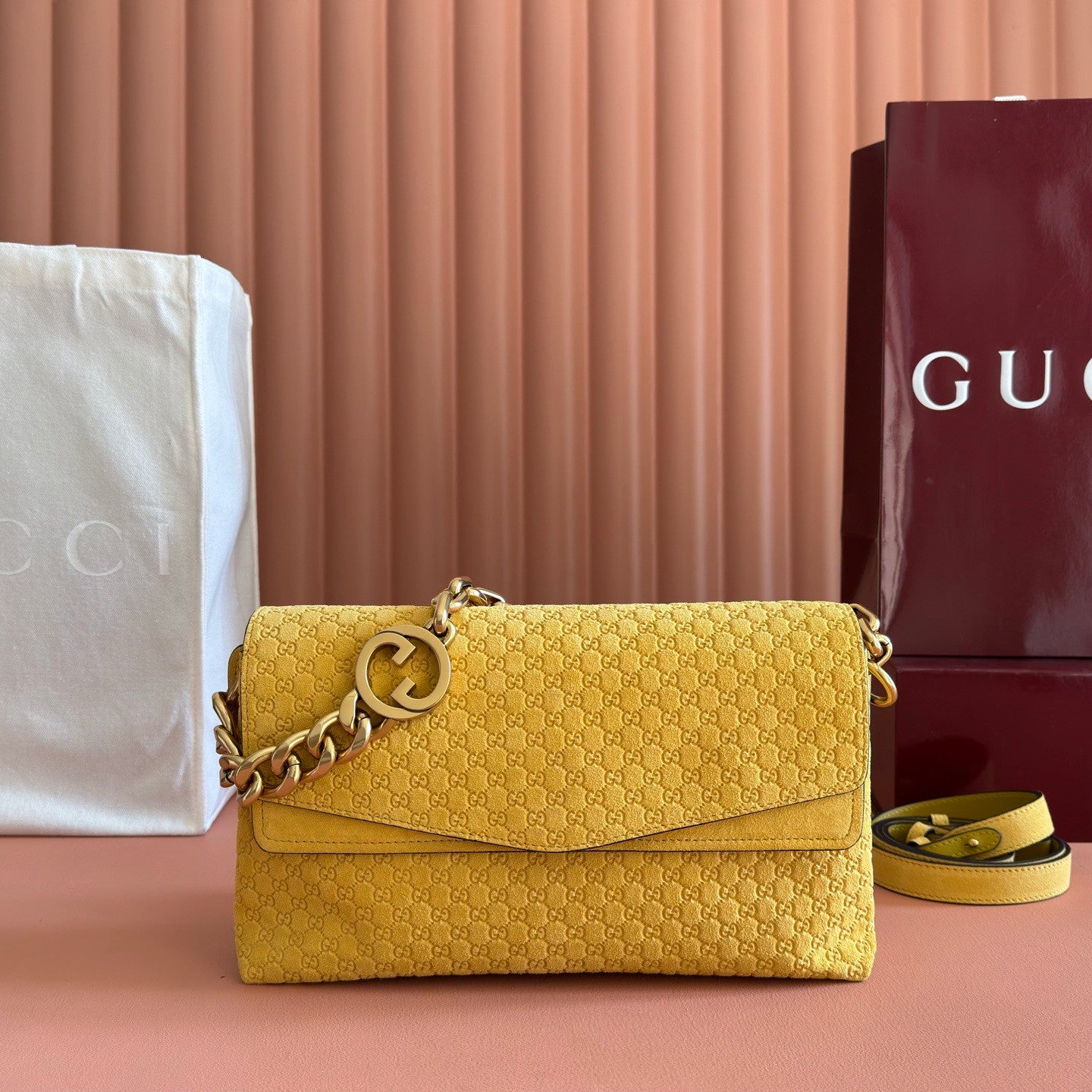 Gucci Medium shoulder bag with chain in black GG leather #336824