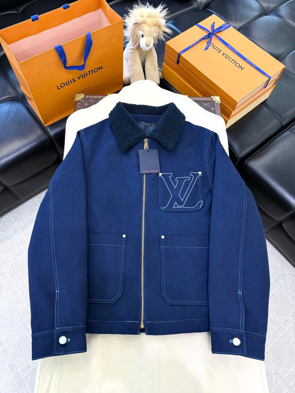 Louis Vuitton Men's Autumn and Winter Solid Color Lamb's wool Embroidered Logo Printed Zipper Closure Splicing Lapel Long Sleeve Jacket #74693