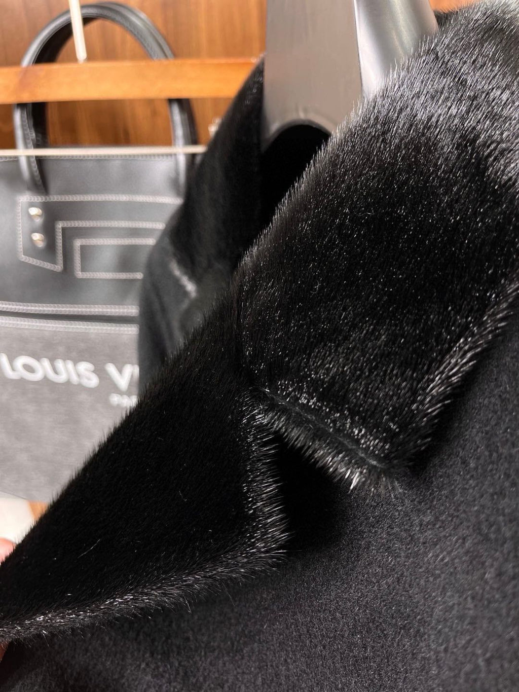 Louis Vuitton Men's Autumn and Winter Solid Color Seal Fur Collar Cashmere Long Single Breasted Coat Jacket #74933