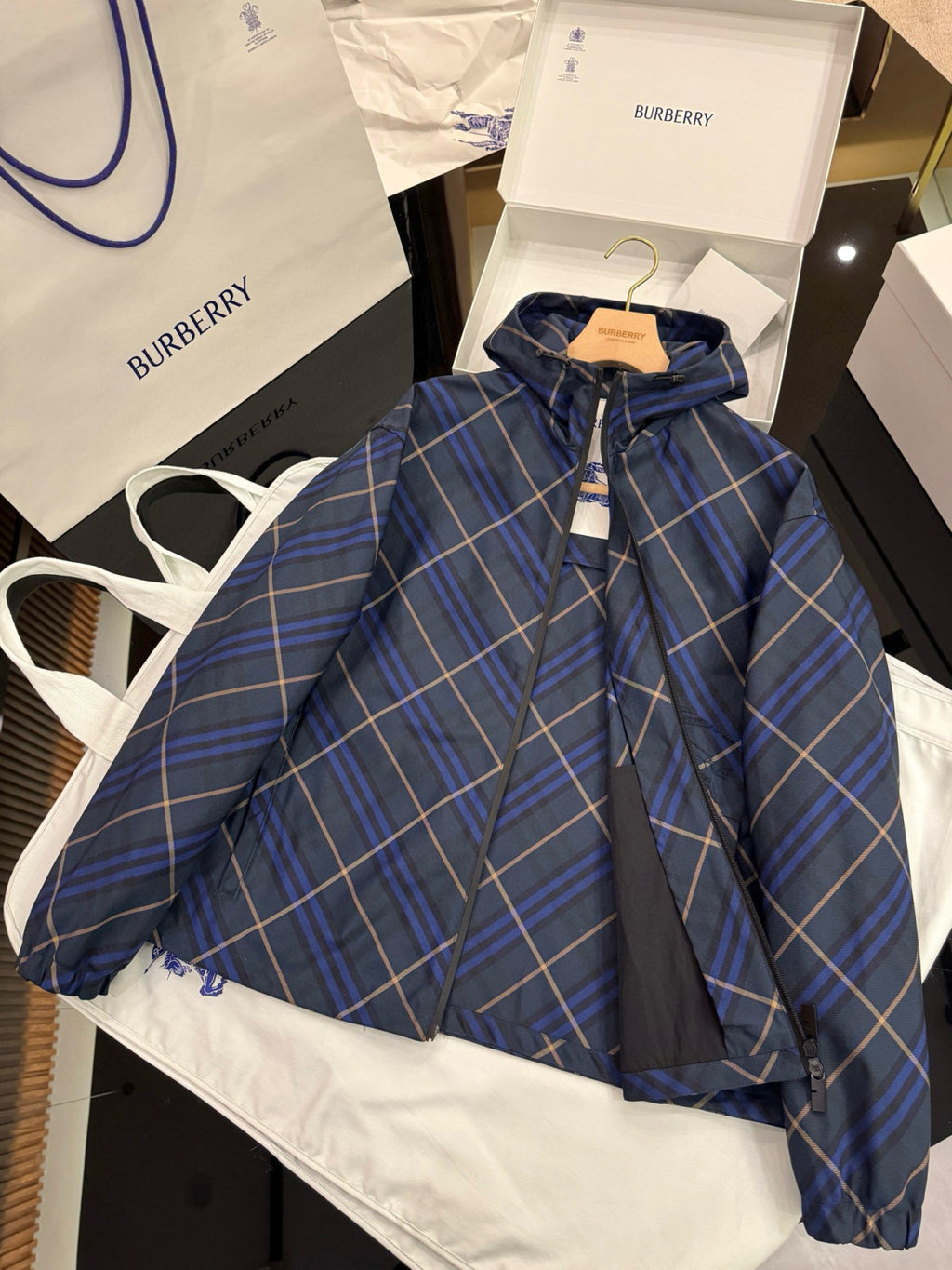 Burberry Men's Spring and Autumn Check Twill Jacket Shorts Set Equestrian Rider Logo Applique Fashion High Street Trend Hooded Jacket Drawstring Shorts Set Suit #81226