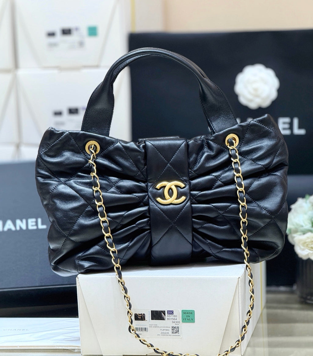Chanel 25k Runway Bow Bag Bow Shaped Stylish And Unique Available In Medium And Small Sizes Bag Bags #197476