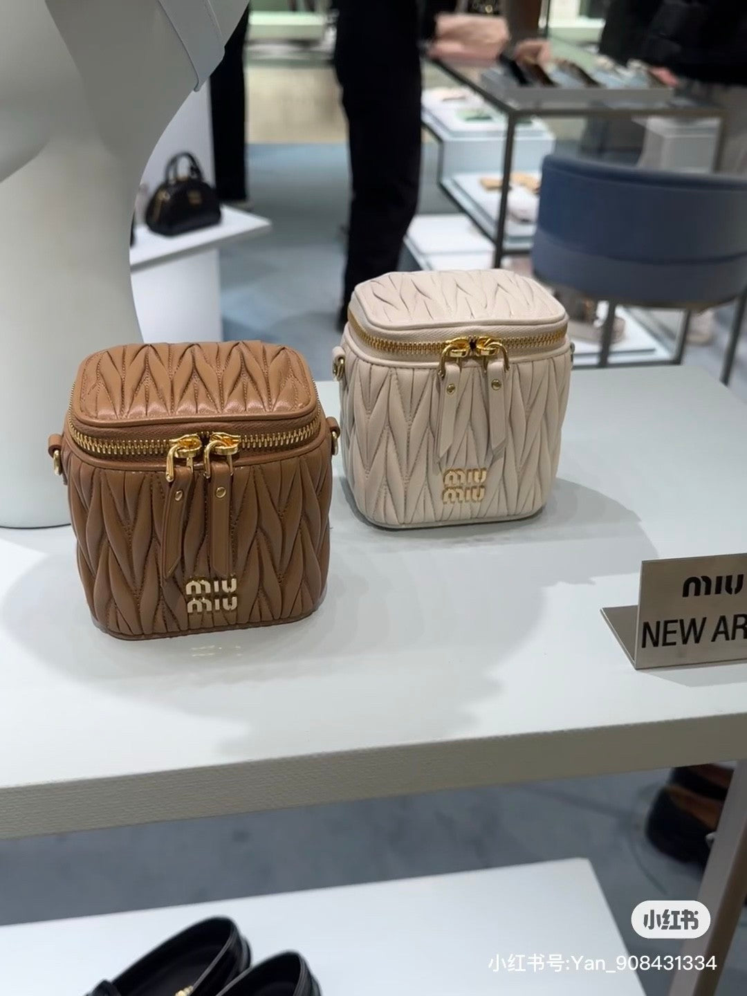 Miumiu Matelassé Women's Solid Colour Soft Sheep Leather Ultra Mini Handbag Shoulder Crossbody Bag Bags #76617