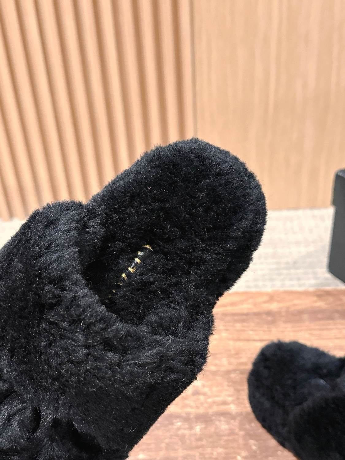 Chanel Winter Fashion Casual Round-Toe Thick-Sole Plush Home Slippers with Storage Bag Shoes #79278