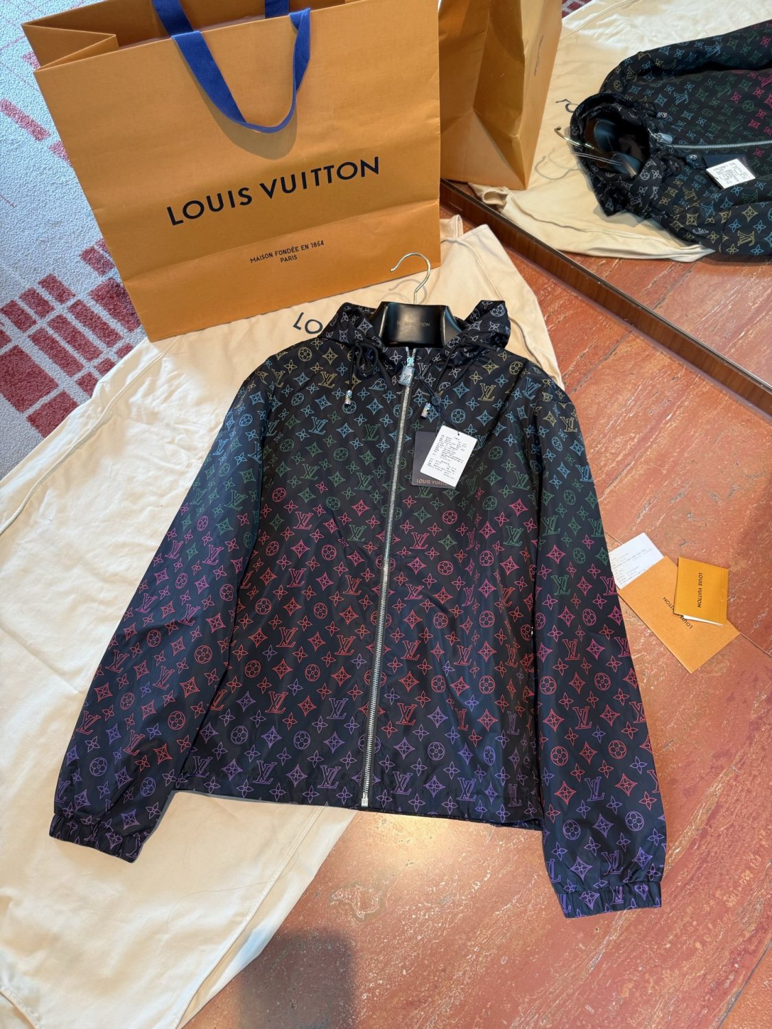 Louis Vuitton Men's And Women's Spring And Summer Gradient Rainbow Letters Printed Sunscreen Hooded Zipper Long Sleeved Jacket #76558