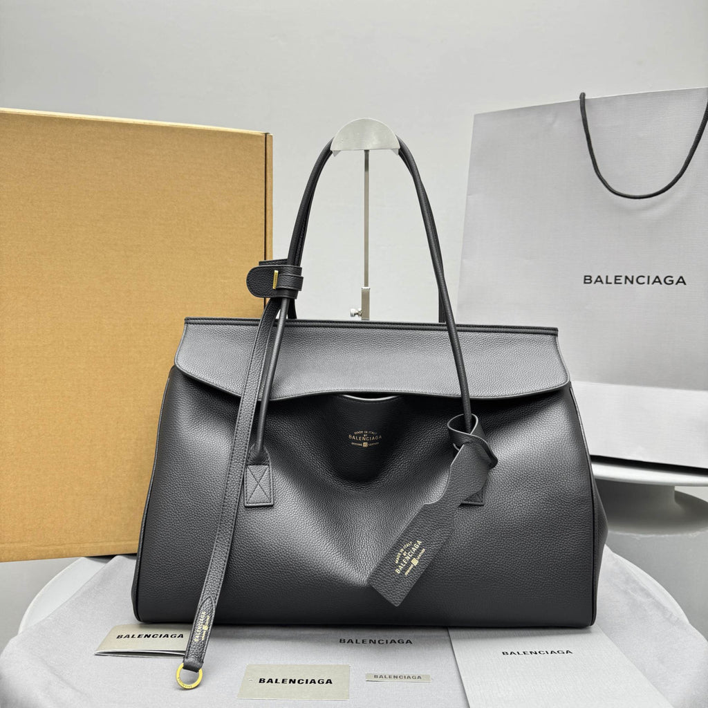 Balenciaga Carrie Carry All Handbag #333735
